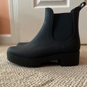Black short boots
